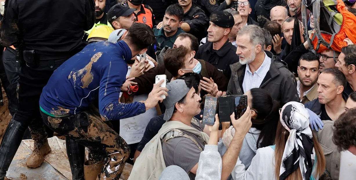 DANA El Rey Felipe VI de España visitó Valencia y lo recibieron