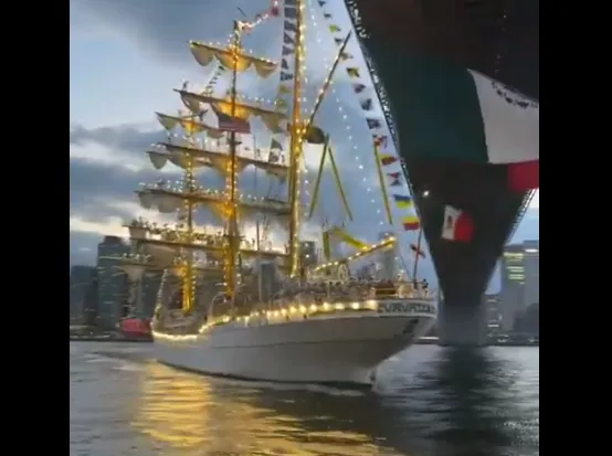 Buque Escuela Cuauhtémoc de México golpeando el Puente de Brooklyn