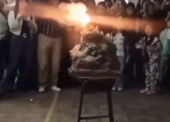 Explosión de "volcán" en una feria escolar