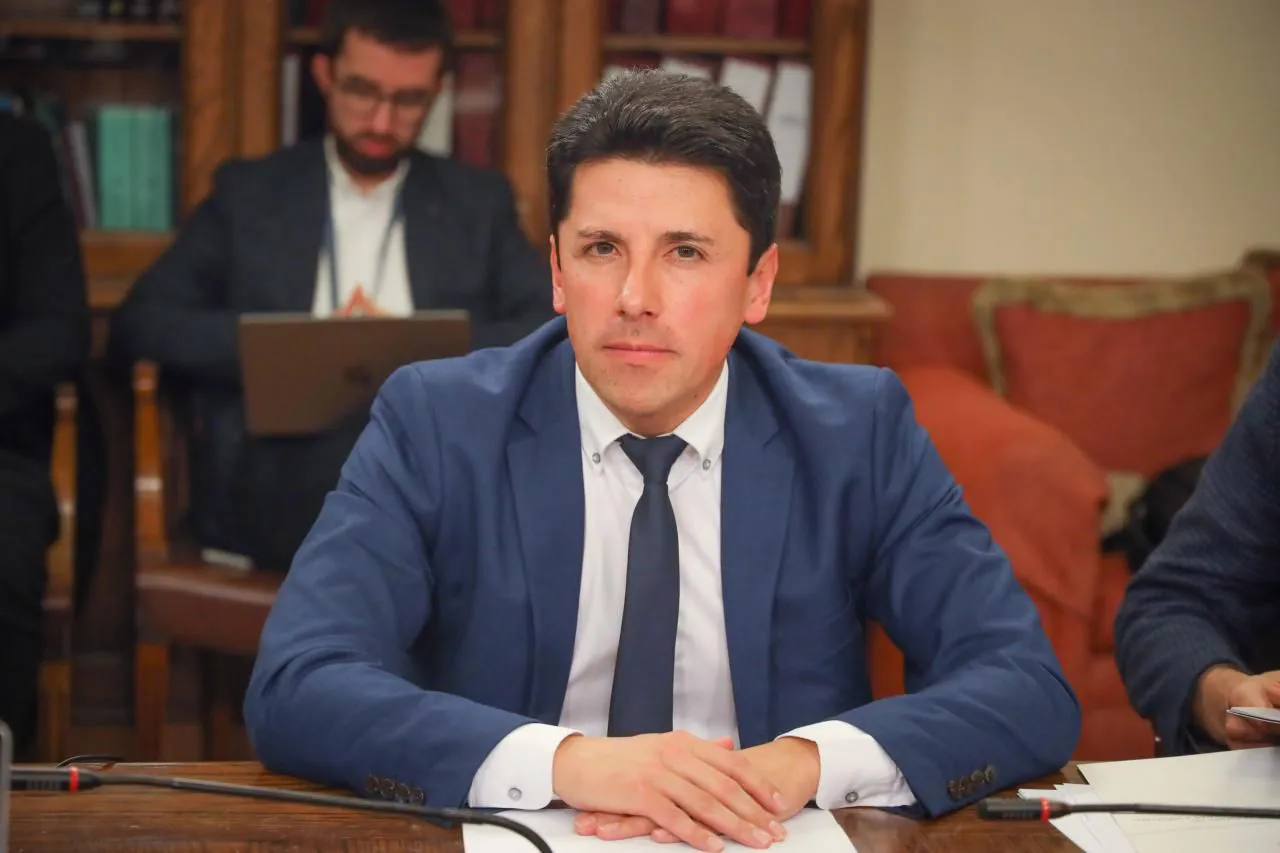 Mauro González