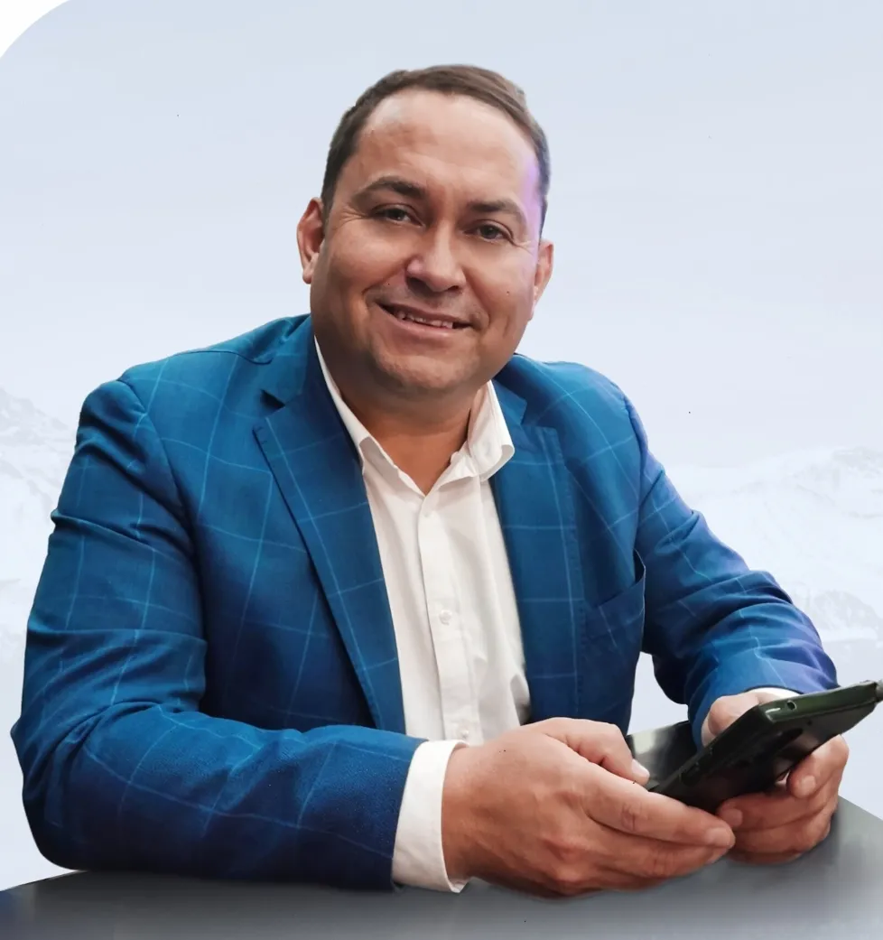 César Vega: Liderazgo emprendedor para transformar el distrito 8