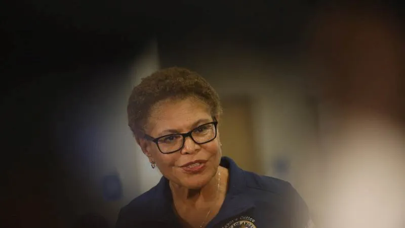 Karen Bass 📷 E P A - E F E / C A R O L I N E B R E H M A N