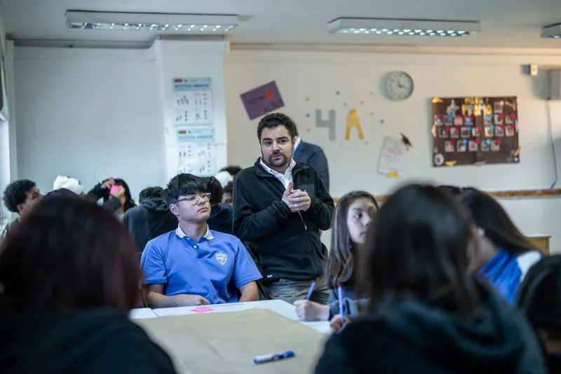 Funcionarios impartieron clases en colegio de Huechurab