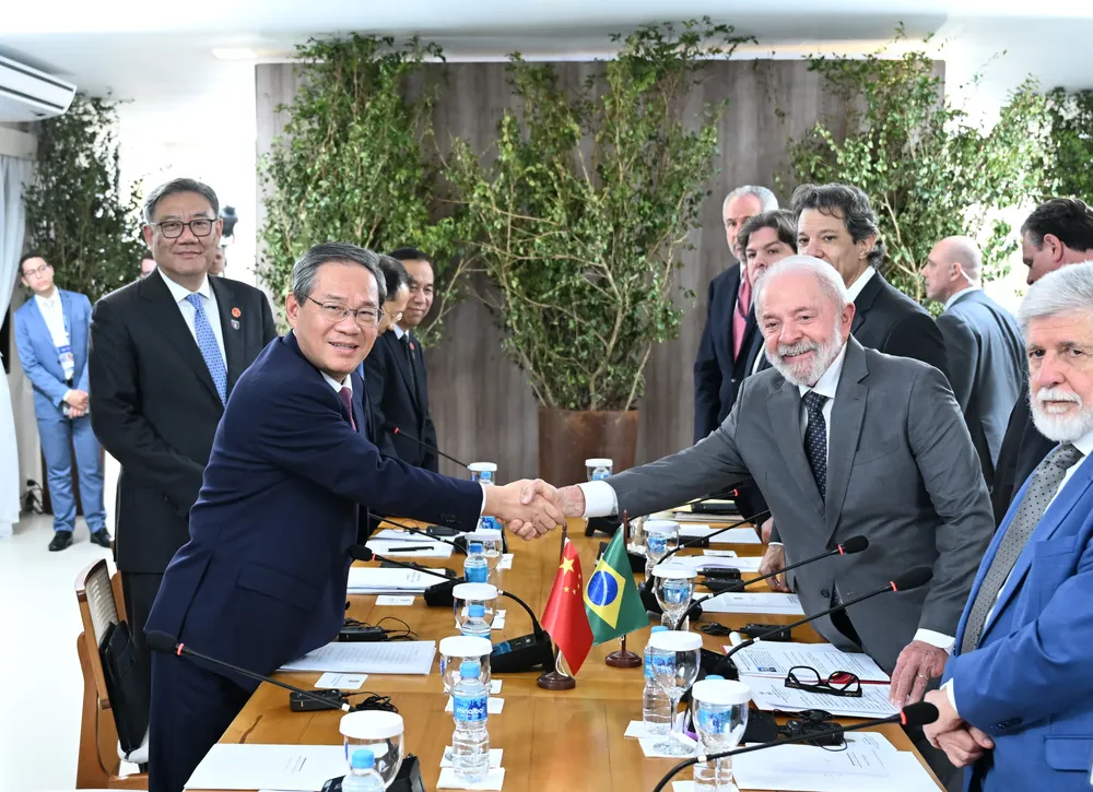 Li Qiang meets y Luiz Inacio Lula da Silva  Agencia Xinhua