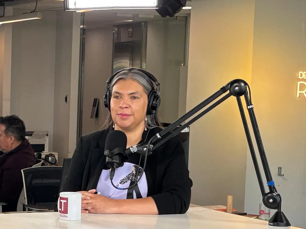 barbara figueroa microfono