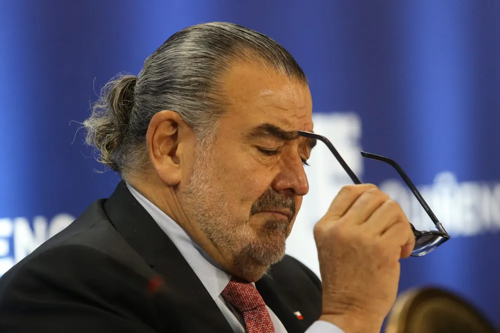 A_UNO_1368708-scaled