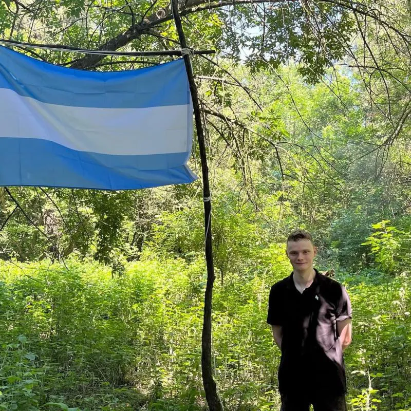 Daniel Jackson gobierna desde el exilio un país que él mismo fundó