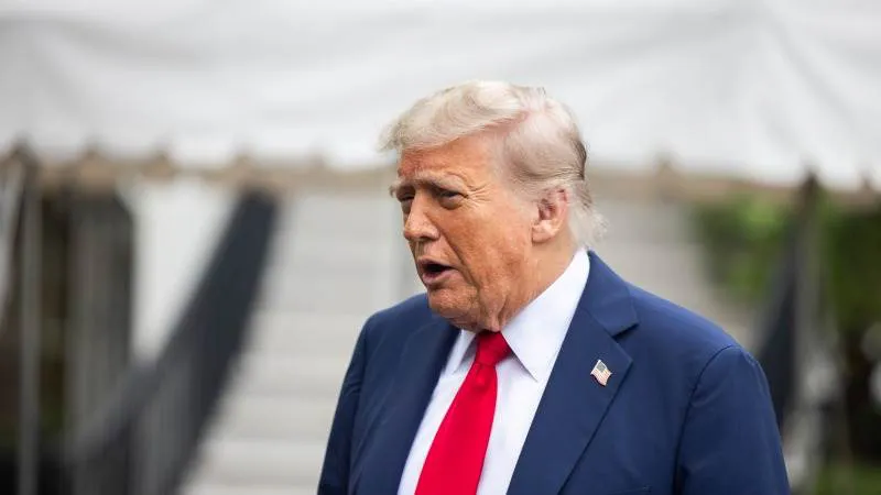 Donald Trump E P A - E F E / J I M L O S C A L Z O / P O O L