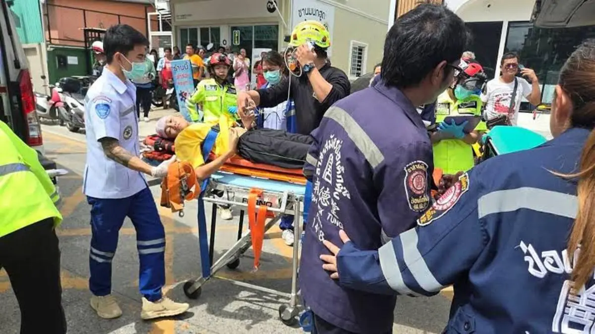 Adolescente mata a ocho en Tailandia por estrés escolar / The Times Latino