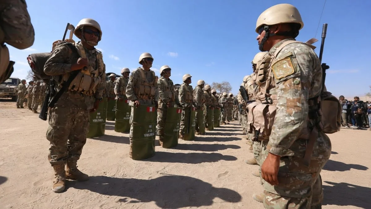 Militares Peruanos en la Frontera con Chile / The Times en Español
