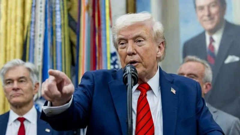 Donald Trump EPA/SHAWN THEW