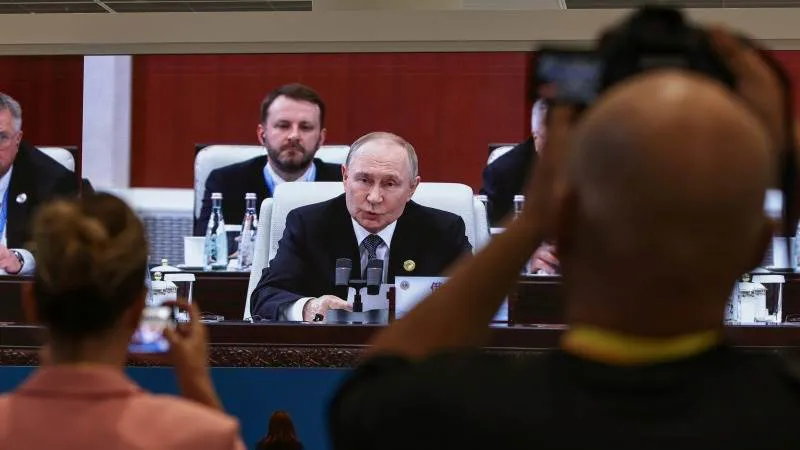 Vladimir Putin EPA/ANDRES MARTINEZ CASARES