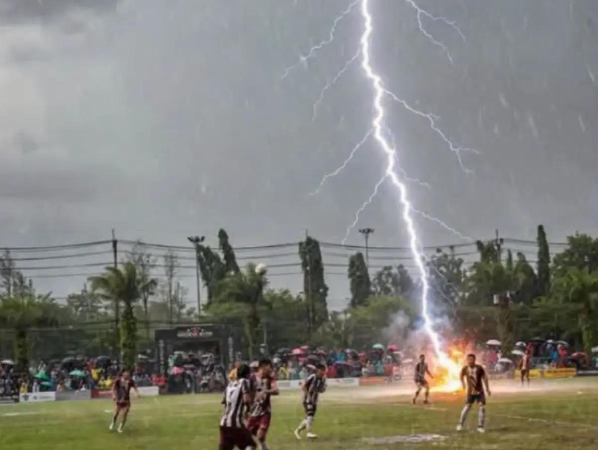 Muere futbolista por rayo en Tailandia