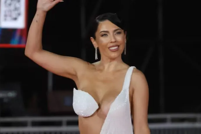 dani-aranguiz-gala-2-690x460