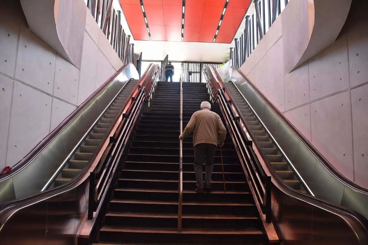 Escaleras del Metro de Santiago  / The Times Latino