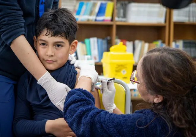 San Miguel lidera vacunación escolar en Chile con 87,3% de cobertura