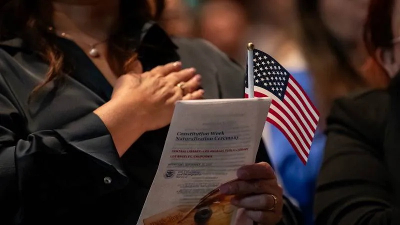 solicitudes de inmigración E P A / E T I E N N E L A U R E N T