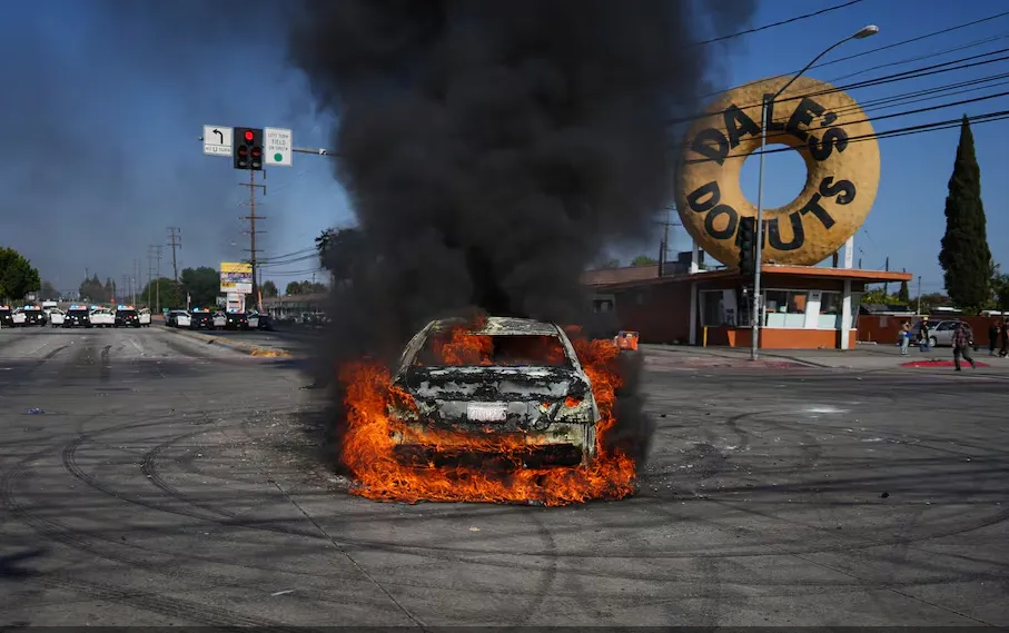 Manifestantes confrontaron a personal de la Patrulla Fronteriza (ICE)