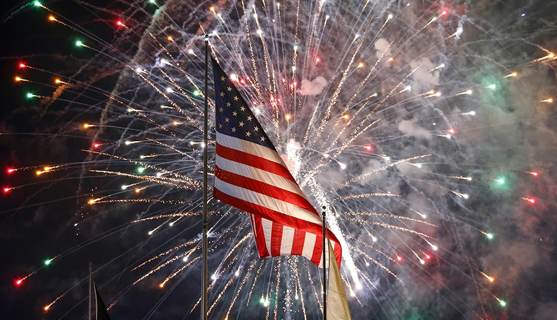 1140-must-see-fireworks-opening-esp
