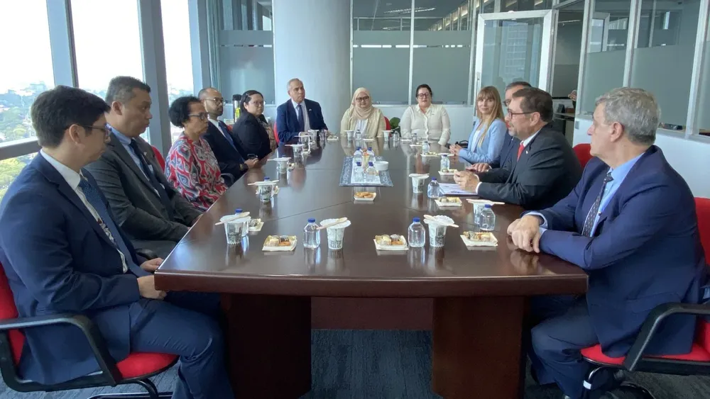 Canciller Pérez Mackenna visita embajada de Chile en Indonesia /Cancilleria