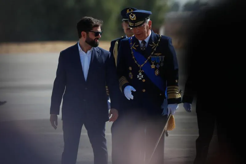 Presidente Boric y comandante en Jefe de la FACH