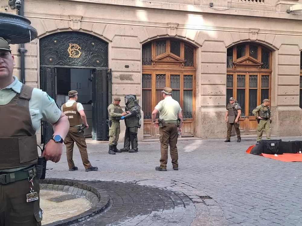 Artículo sospechoso al interior de la Bolsa de Santiago