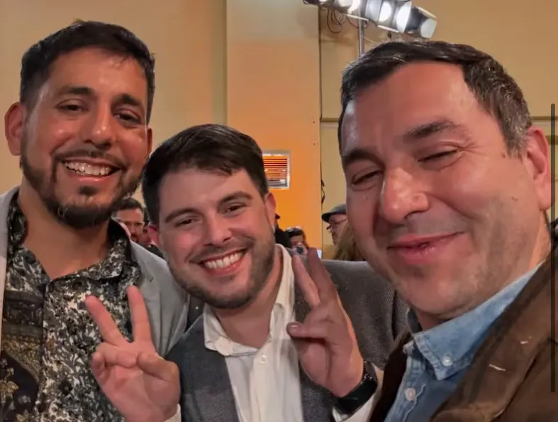 Sebastián Balbontín es el del Centro de la Imagen 📷 Redes Sociales