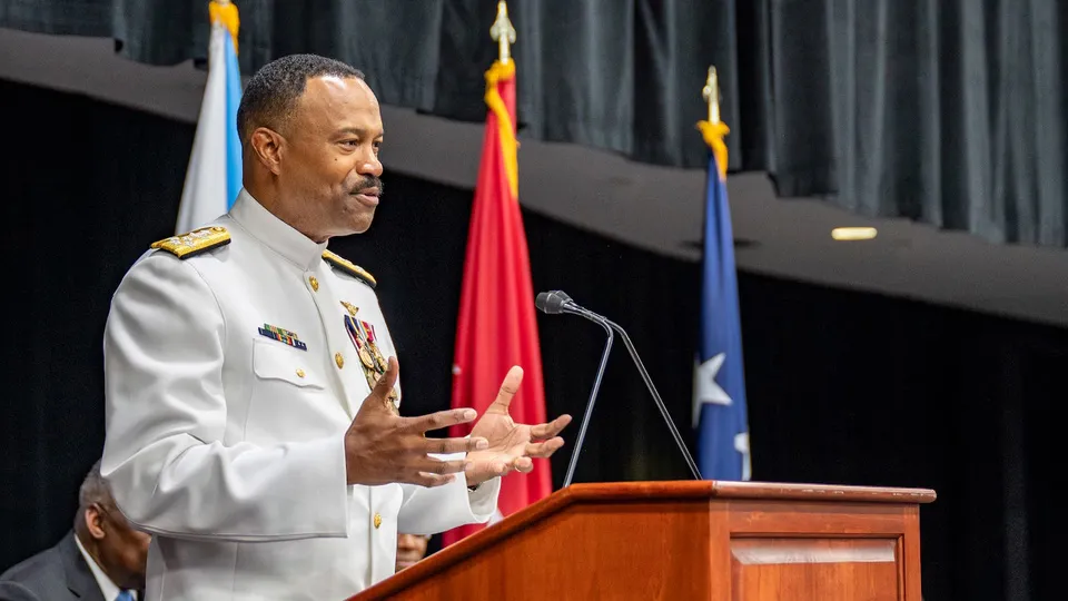 Almirante Alvin Holsey