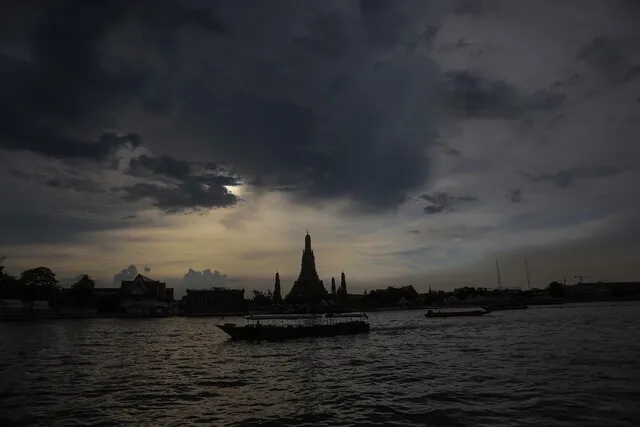 Templo Wat Arun, que se encuentra cerca del rio Chao phraya, en la ciudad de Bangkok, Tailandia
