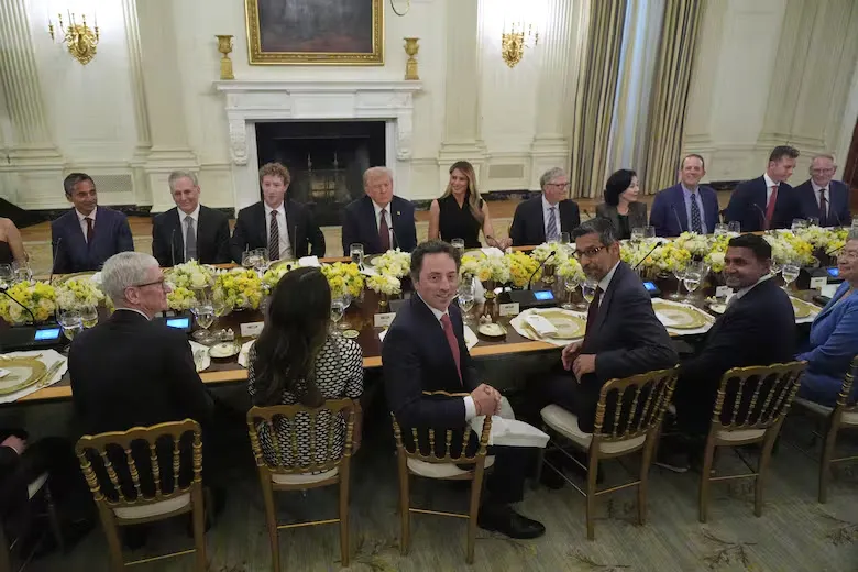Trump y los líderes tecnológicos en la “cena de los aranceles” POOL