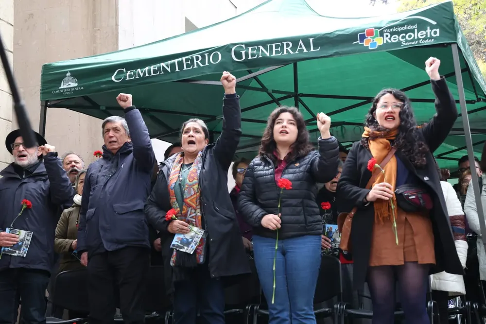 PC rindió homenaje a Guillermo Teillier en su memorial